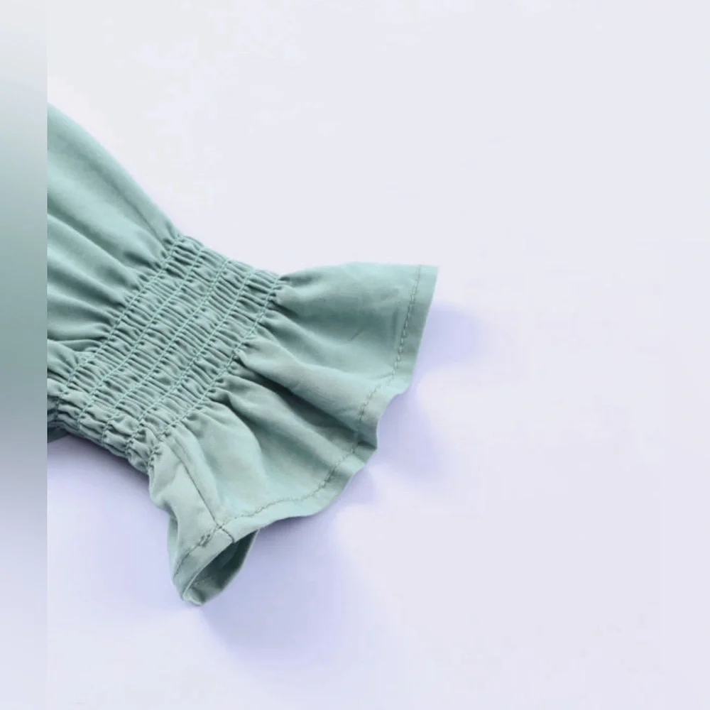 Scalloped Lace Neckline Blouse - Picture 6 of 6